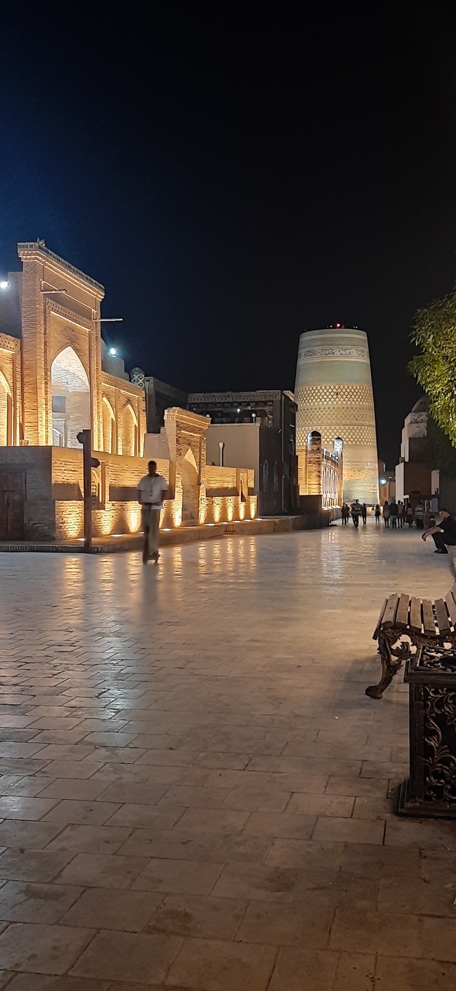 Неожиданный Узбекистан: путешествие по городам, ночь в пустыне, озеро Айдаркуль и горы Чимган