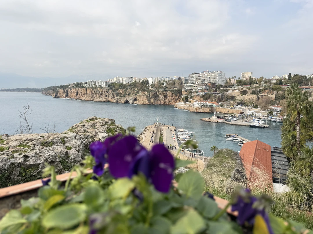 Замечательный экскурсовод, заряжающий своими знаниями и позитивом!