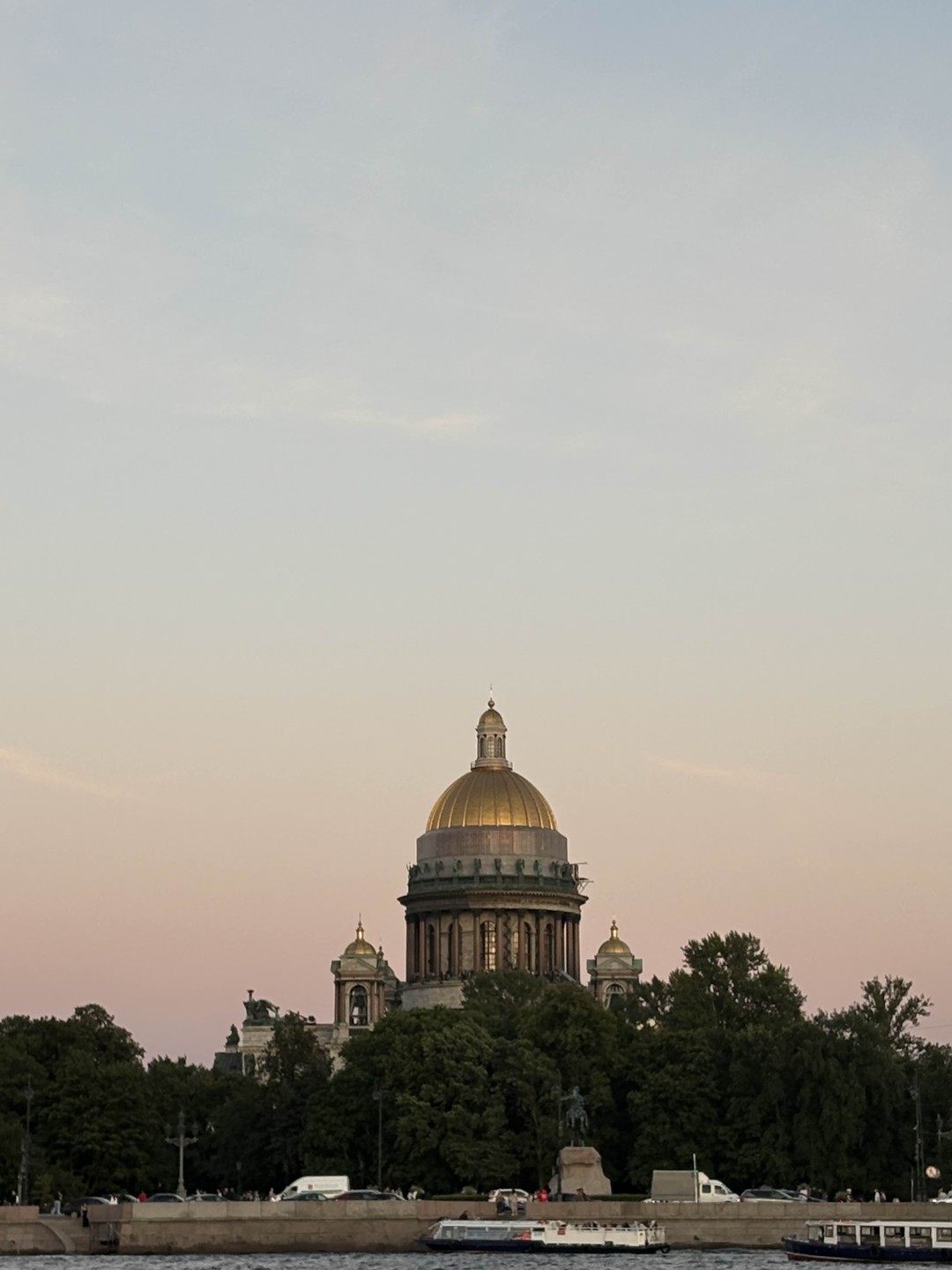 Спасибо за потрясающую экскурсию🤗. Познакомились со множеством мифов и легенд, которым окутан город. Очень интересно и познавательно было слушать
