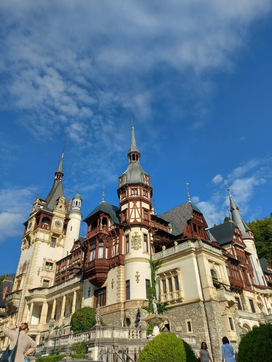 Прекрасная познавательная экскурсия, во время которой узнала много исторических фактов. Замок очень красивый, великолепные виды. Зоя