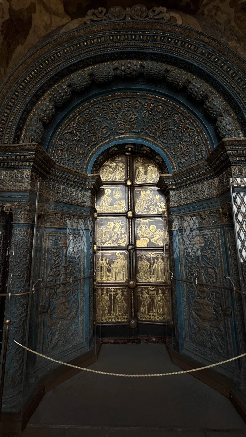 Прекрасный экскурсовод! Приятно провели время, узнали много интересных вещей. Всем рекомендуем за