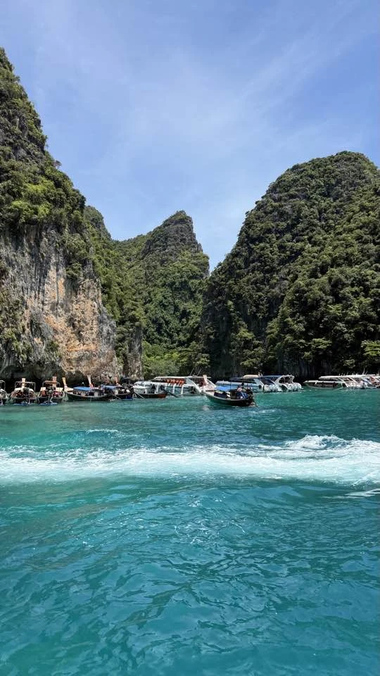 Очень насыщенная программа - много локаций, отличные гиды. С погодой повезло - большую часть времени солнечно