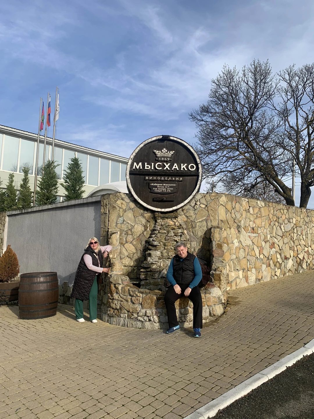 Гид Александр очень комфортно общался, узнали много нового о Геленджике, Новороссийске, Кабардинке, истории виноделия! История винодельни