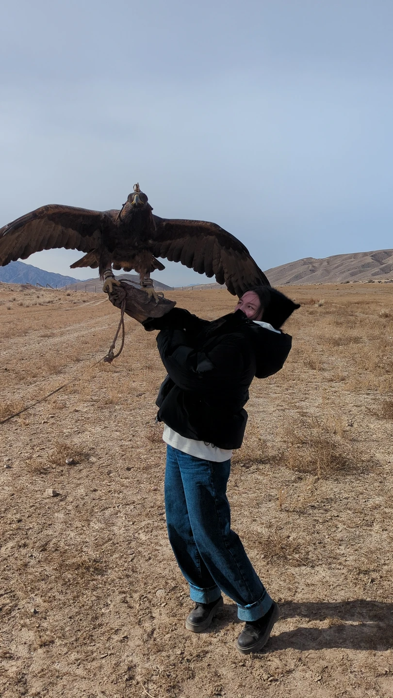 Ездили с Константином с 6 по 7 ноября вокруг Иссык-Куля. Это такая красота! Природа разнообразная, очень