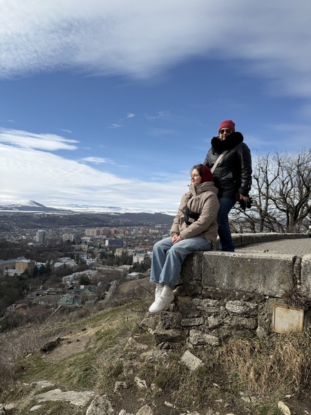 Отлично провели время. Побывали в городах КМВ, порекомендовали в интересное заведение для обеда. Очень интересное повествование