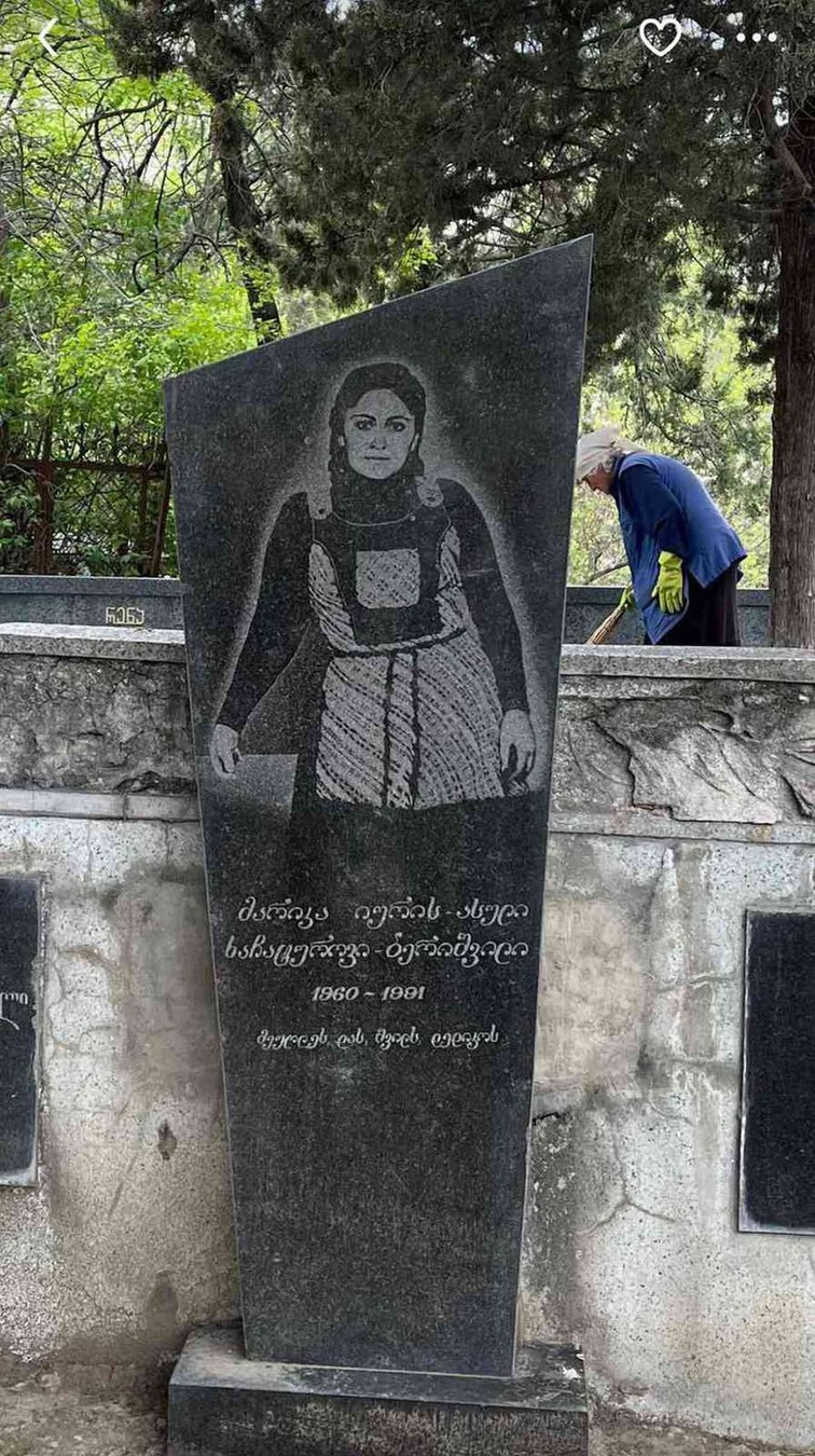 По Верийскому мемориалу в Тбилиси — с историком (22/22)