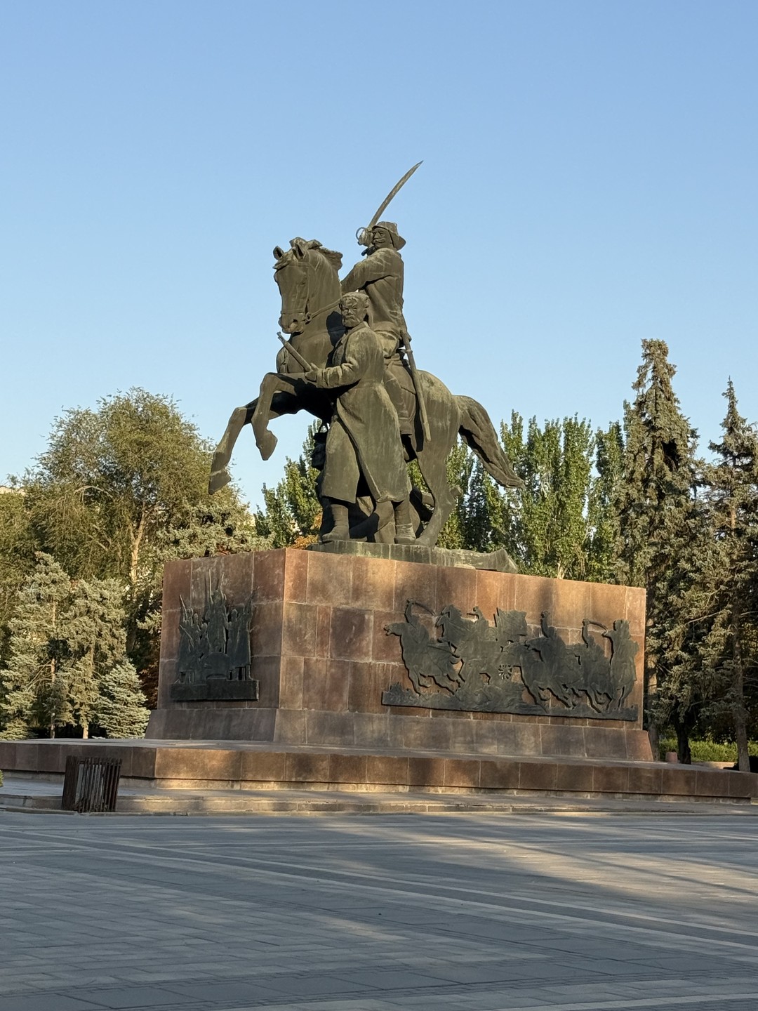 Интересно было послушать об истории города, его развития, о важных людях в судьбе Ростова. В процессе