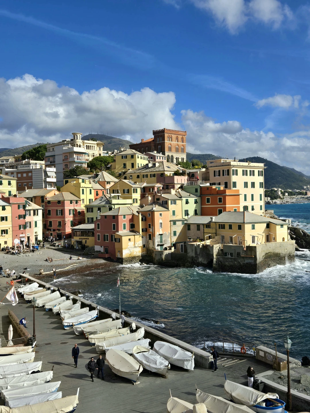 Мы понимали, что заказываем не Геную, а ее живописные окресности. После дня в Риме наполненом туристами