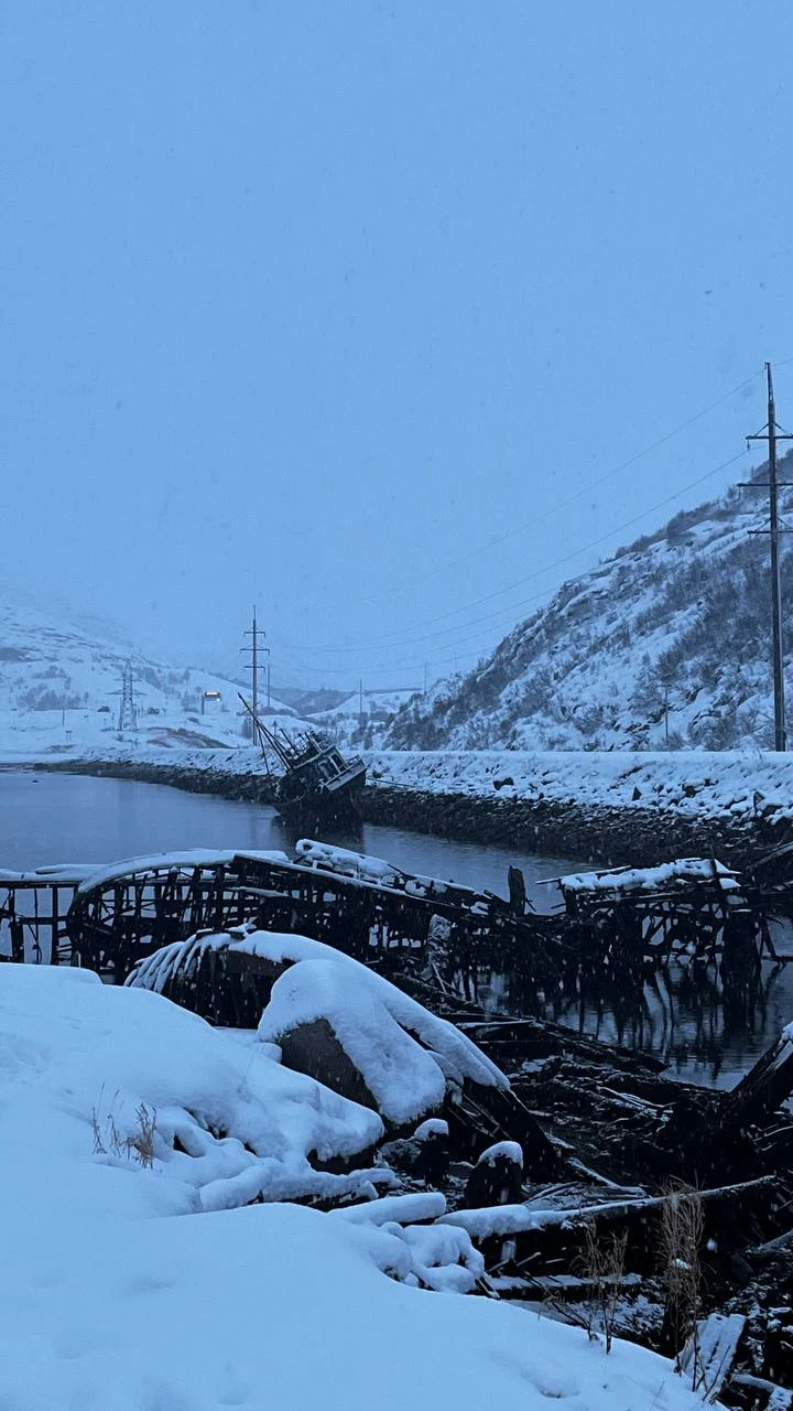 Нашим гидом был Сергей - очень приятный мужчина. По дороге на Териберку рассказывал интересные исторические факты