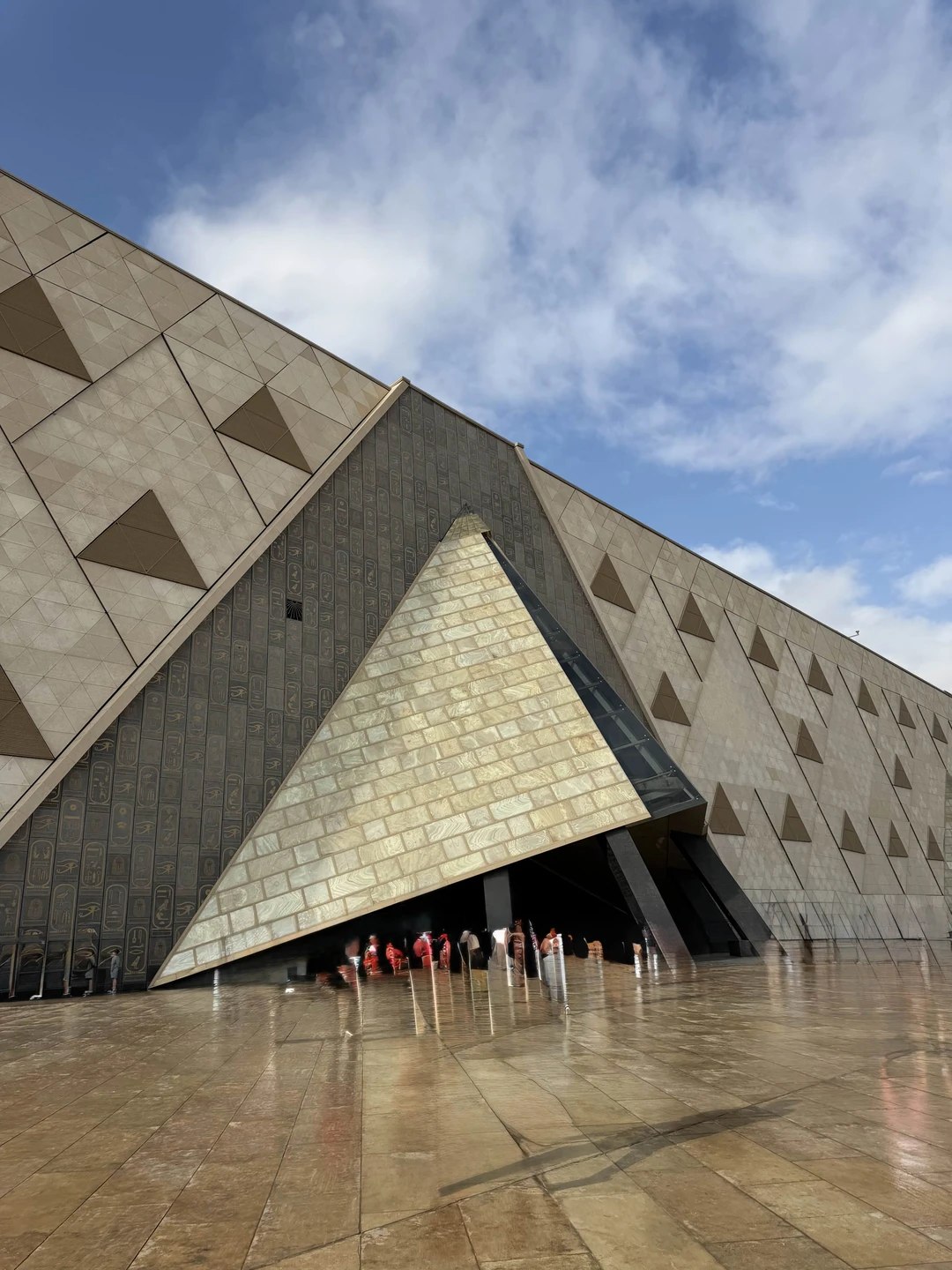 Большой музей в Гизе и великие пирамиды - из Шарм-эль-Шейха (Анастасия)