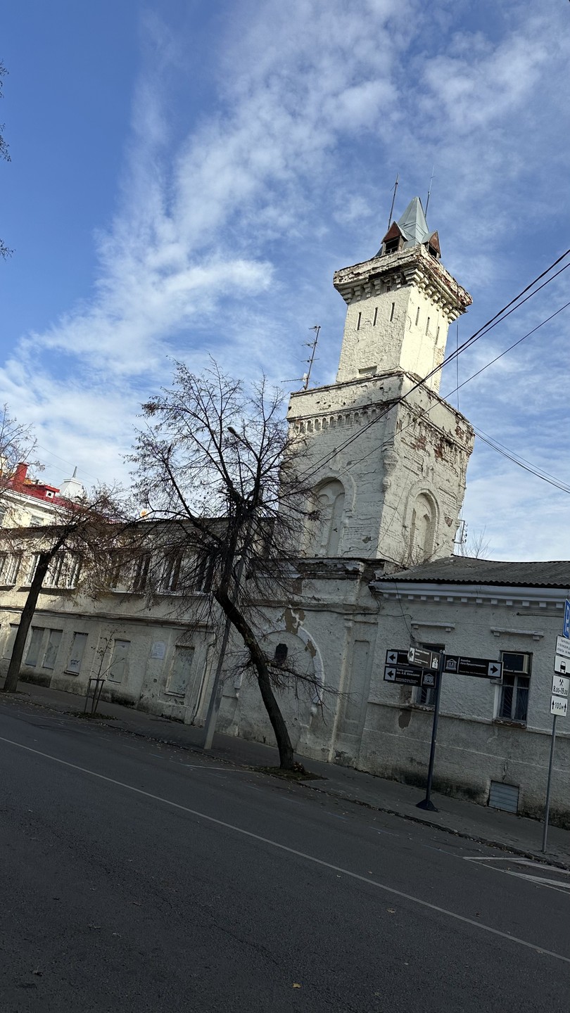 Отличная экскурсия для первого знакомства с городом, мы были в восторге! Прекрасная подача, милая девушка, интересный