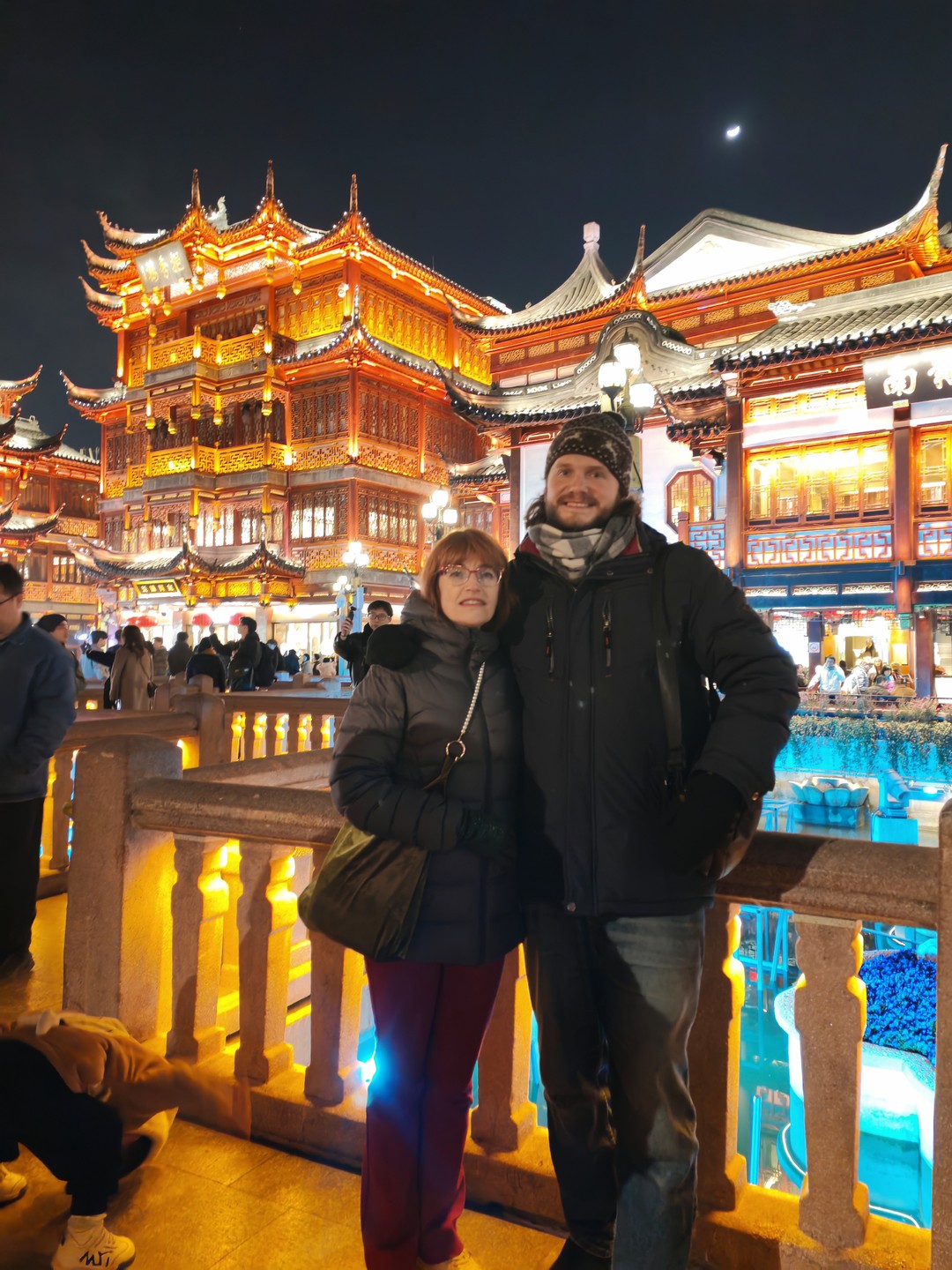 Очень понравилась экскурсия по вечернему Шанхаю, Жанна с увлечением рассказала историю города, провела по саду Юньнань