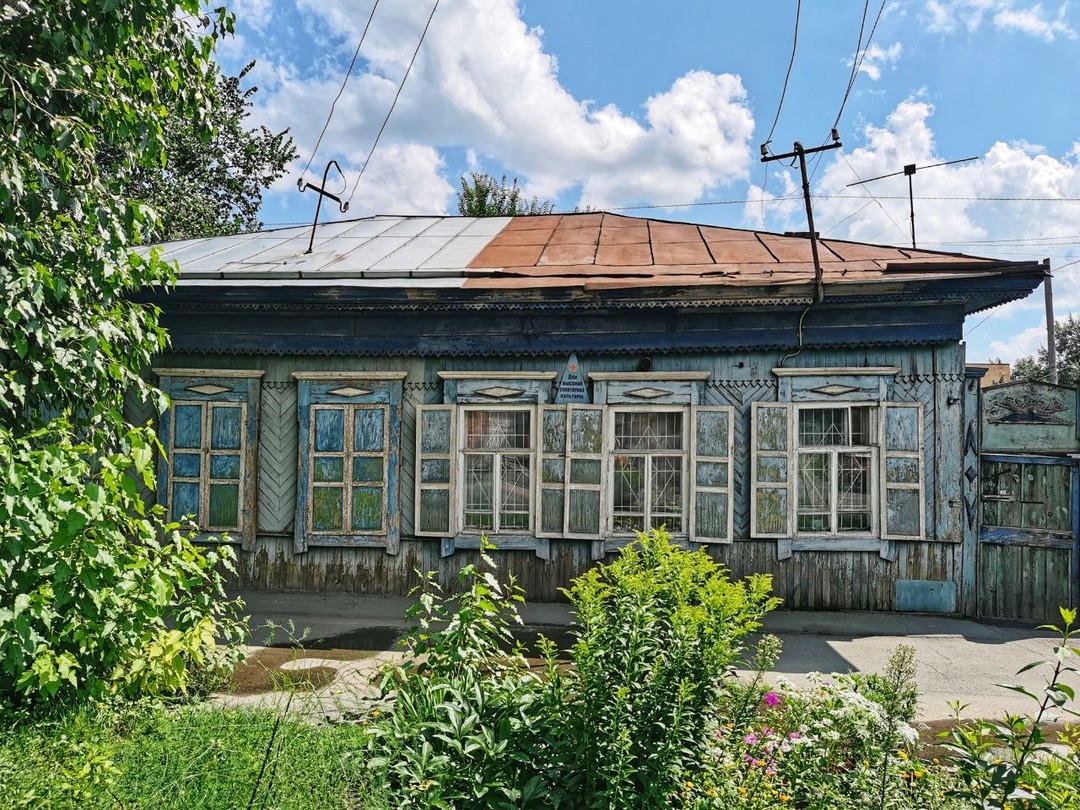 Экскурсия мне очень понравилась. Оксана приятный рассказчик, адаптировала маршрут под мои интересы. 2,5 часа пролетели как один миг, несмотря на жару