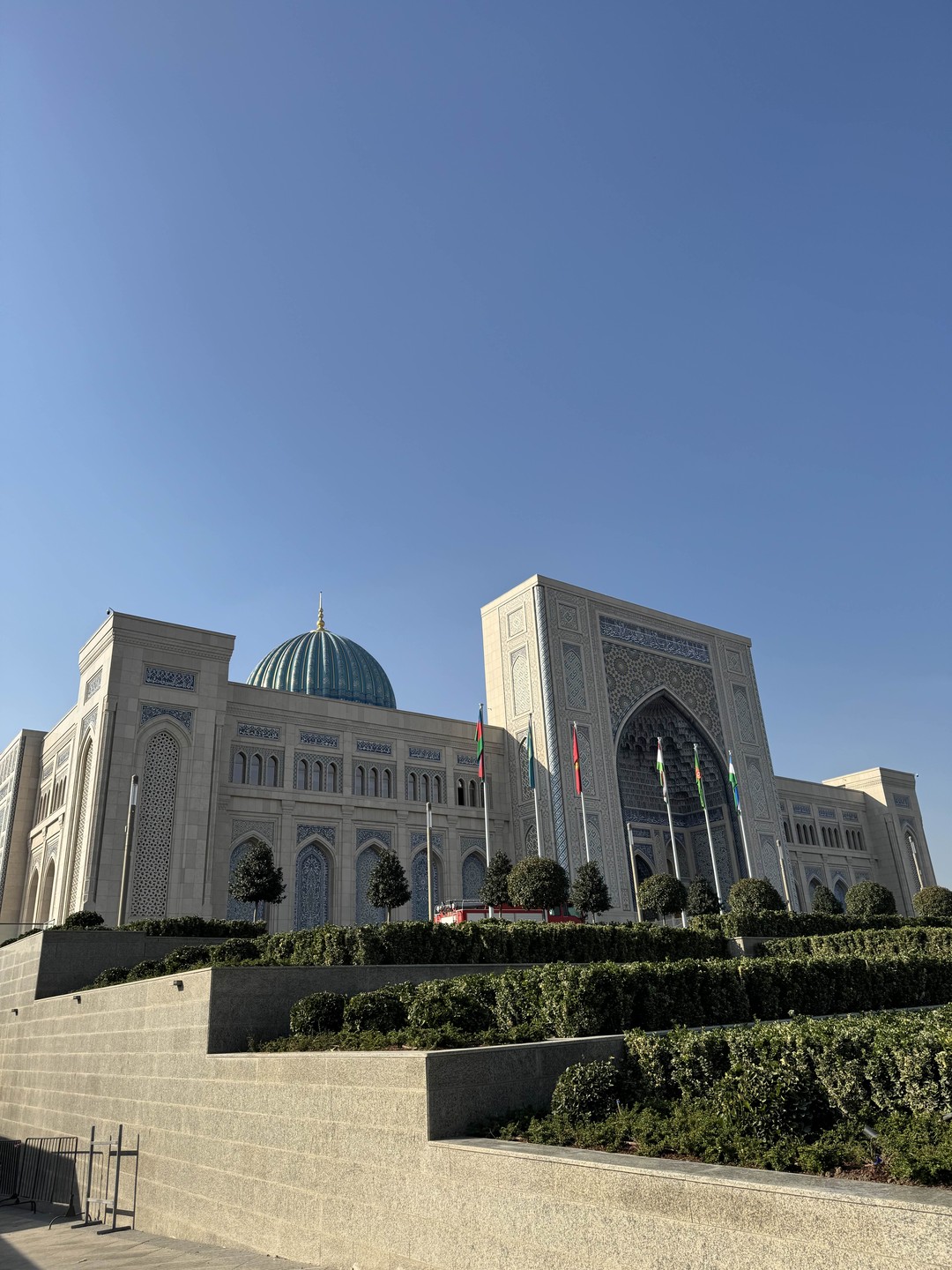 Очень понравилась экскурсия по Ташкенту с Тахиром. Много исторической информации узнал про город и страну, очень