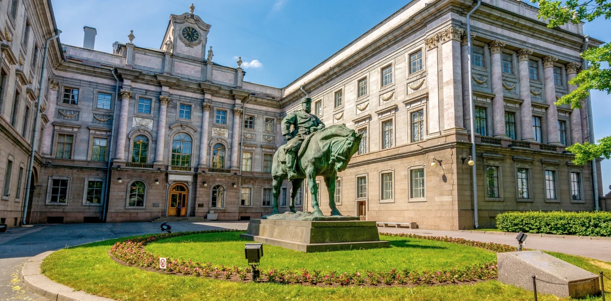 Самые известные памятники российским императорам