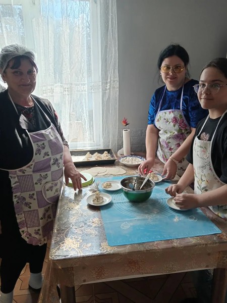 Побывали в гостях у Хасана и его большой семьи! Очень здорово! Добрые,гостеприимные люди! Вместе мы приготовили