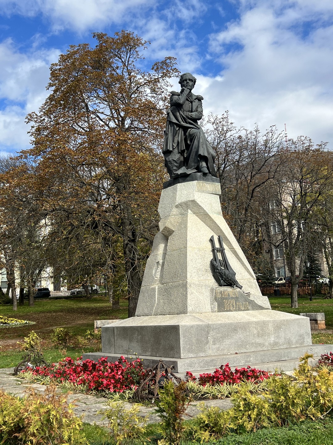 Считаю, что нам повезло попасть на экскурсию к Станиславу. Увлеченно слушали дети 16 и 10 лет