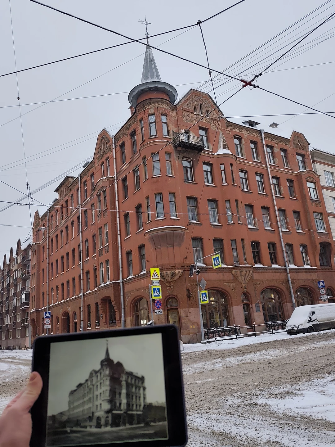 Спасибо Виктору за чудесную экскурсию по району который скрыт от туристов и зря! Рассказ Виктора о