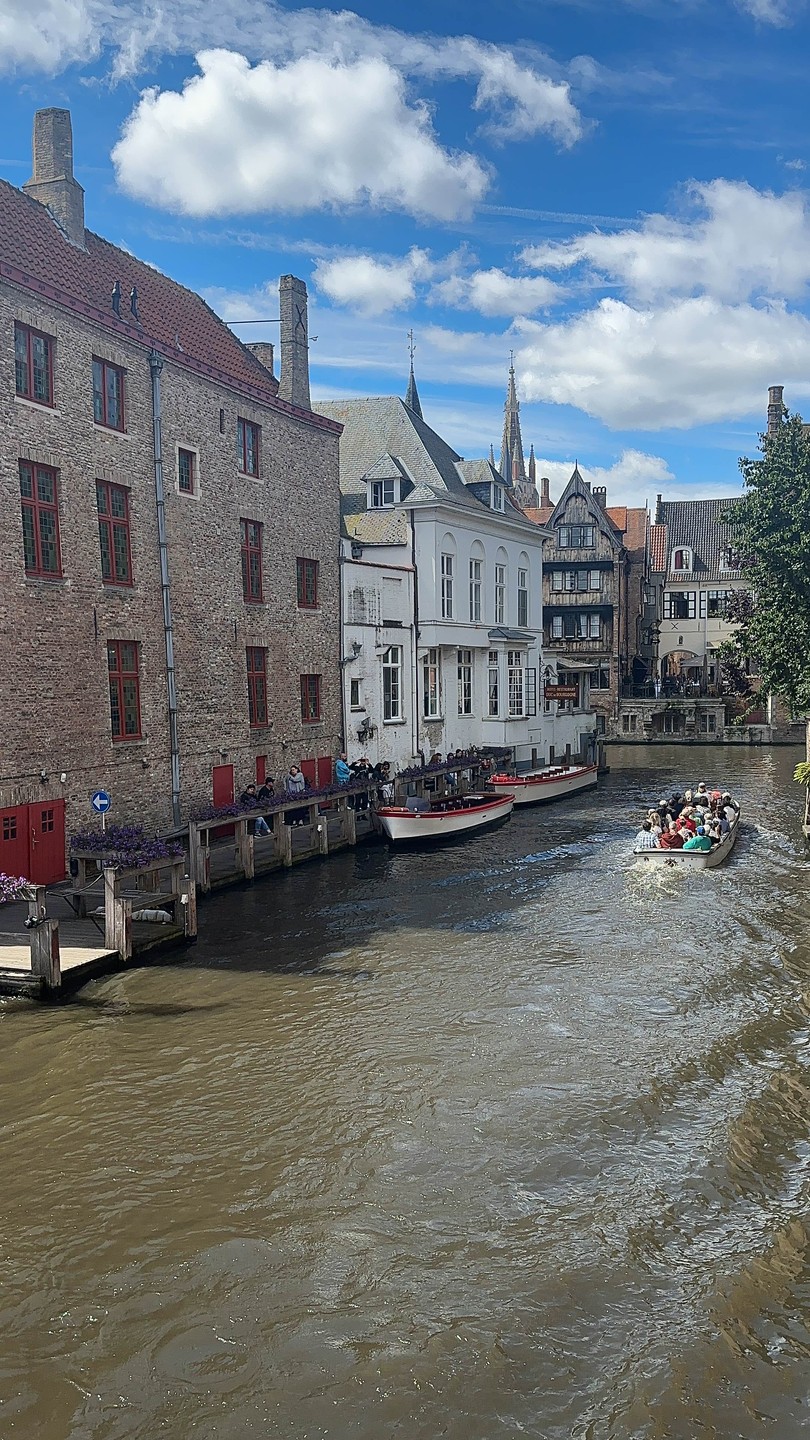 Не хочется писать негатив,но и супер экскурсией за такие деньги не назовешь,наверно стоимость за индивидуальность и доставку в город .
