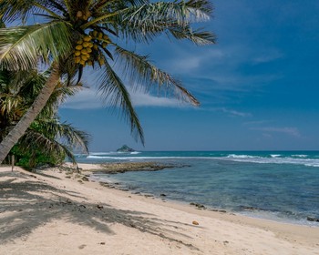 Пляжный отдых, маяк в Матаре, посещение храмового комплекса в Дондре