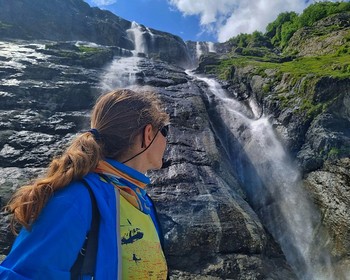 Подъём на хребет Чегет-Чат, Софийские водопады