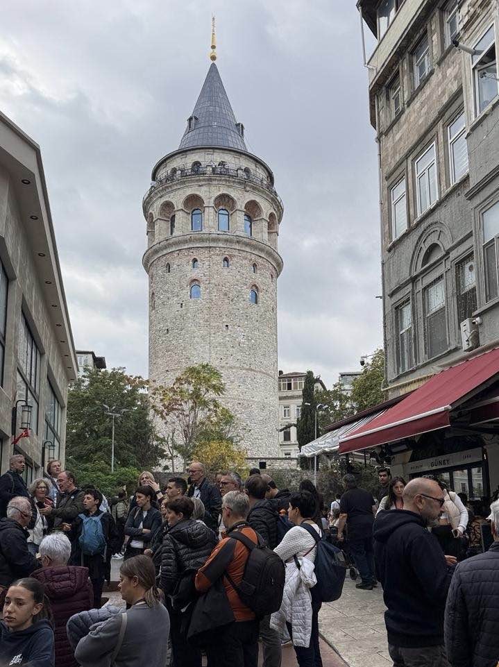 Жанна провела нам прекрасную экскурсию по всем местам Галаты - учла наши пожелания, внимательно общалась с