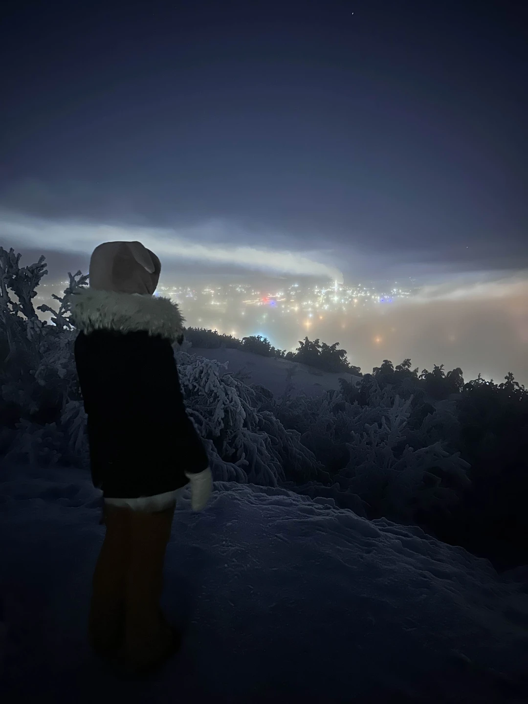 Ездили с Евгением! Просто потрясающий человек, идеально, для авантюристов, вроде нас! Готовых на любые приключения! Все