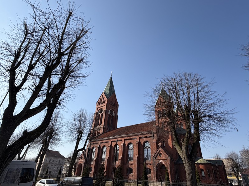 Сергей -харизматичный, энергичный гид с широким кругозором, с которым можно пообщаться на любые темы. Манера подачи