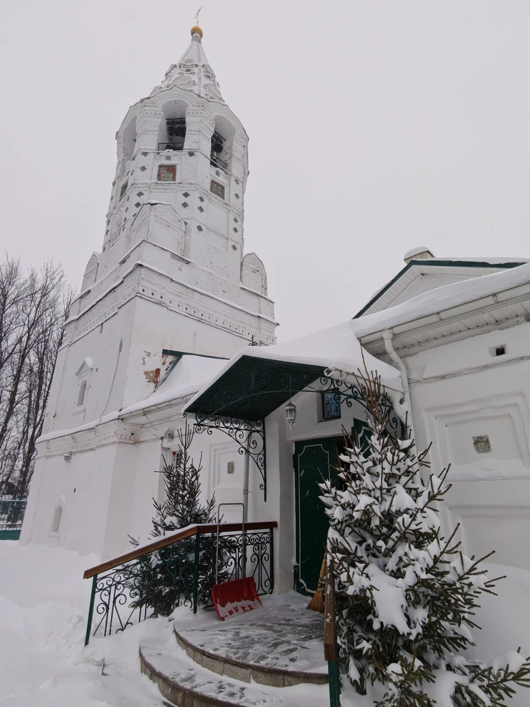 Нам с подругой очень понравилась экскурсия и гид Анна. Несмотря на метель, вызванную циклоном Фрэнсис, экскурсия
