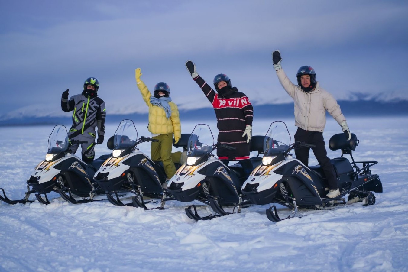 Тур-приключение в мини-группе: Териберка и Хибины, снегоходы, морская прогулка и айс-флоатинг
