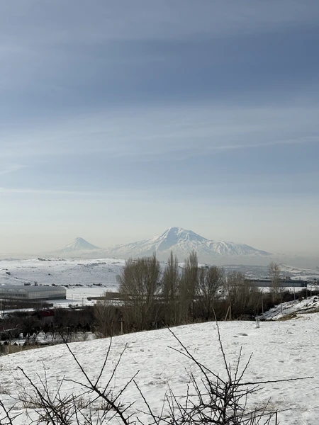 Мы провели невероятно крутой день с Тиграном. Я второй раз в Армении, влюбилась в нее еще