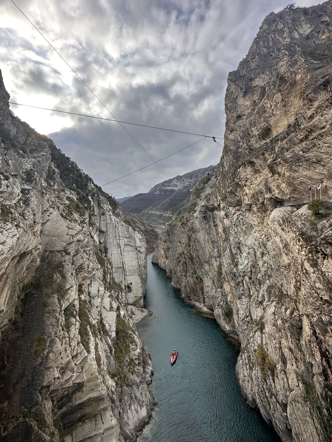 Очень довольны поездкой! Благодарим нашего гида Гаджимагомеда за интересные рассказы, безопасное вождение, такт и вежливость, погружение