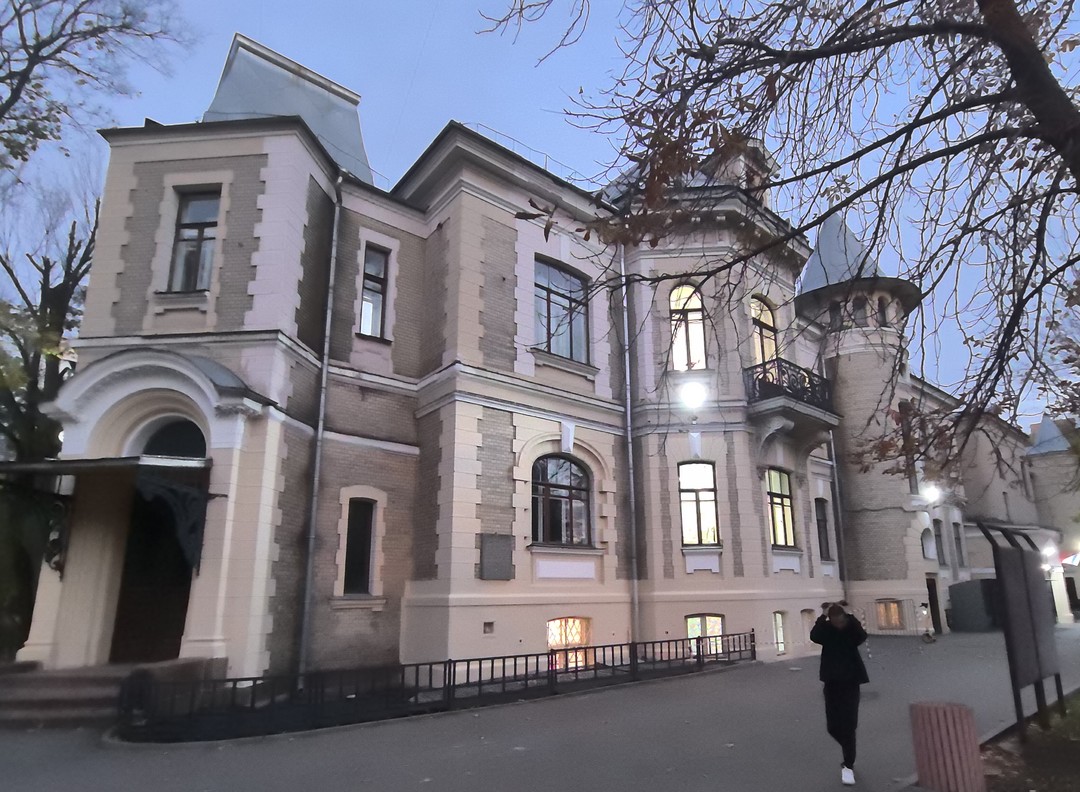 Ходили девочковой компанией уже на вторую экскурсию с Татьяной. Нам очень понравился такой формат. Интересные места