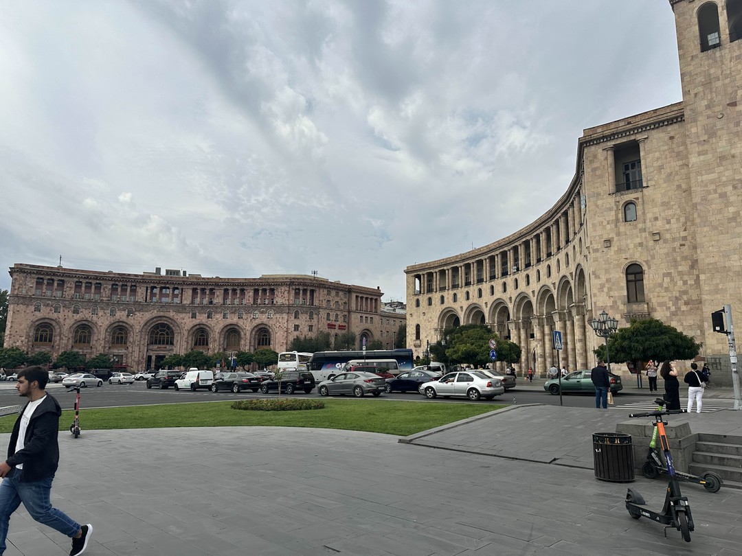 Я была первым и единственным посетителем экскурсии у Давида 27.09.24. Об этом узнала в конце, и