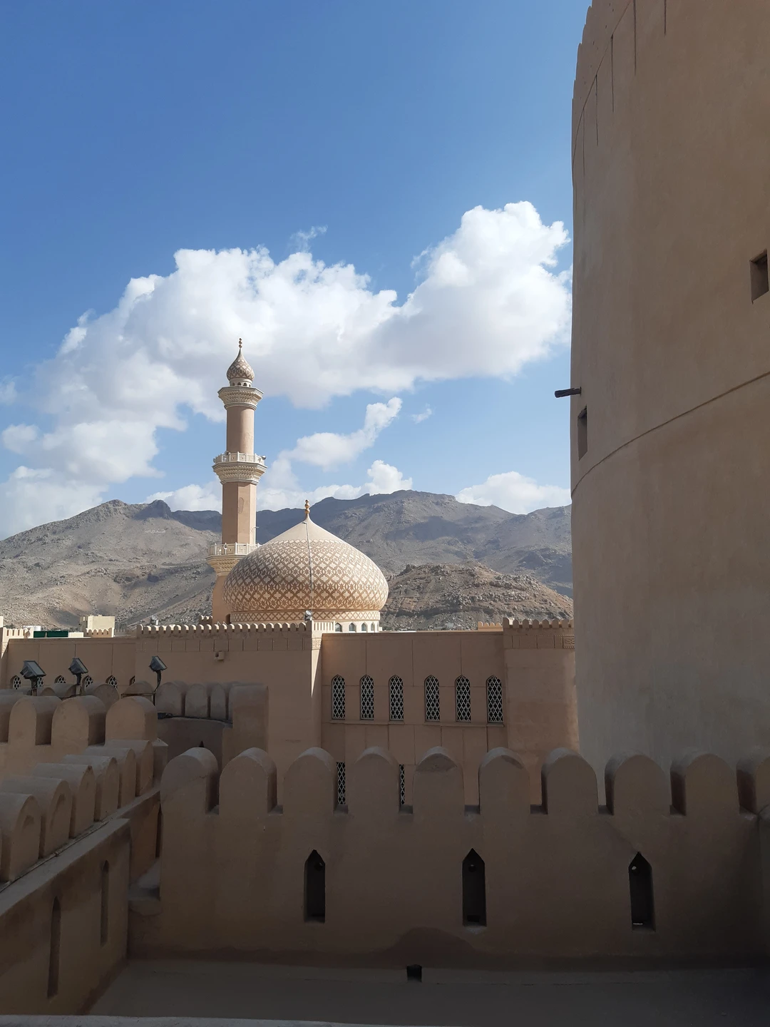 спасибо, Илья! отличная экскурсия! Низва - живописный городок, лучший вид на который открывается с самой последней