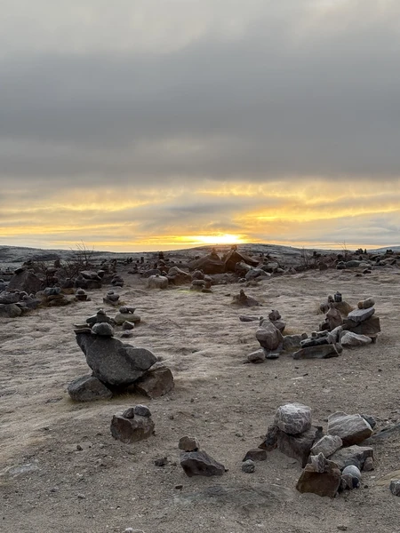 Замечательная экскурсия в Териберку, которая оставила багаж позитивных эмоций и приятных воспоминаний. Экскурсия занимает целый день,