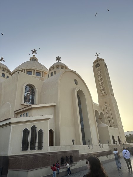 Сегодня были на обзорной экскурсии по Шарм-эль-Шейху с гидом Богдади. Экскурсовод великолепный, очень интересный, очень подробно