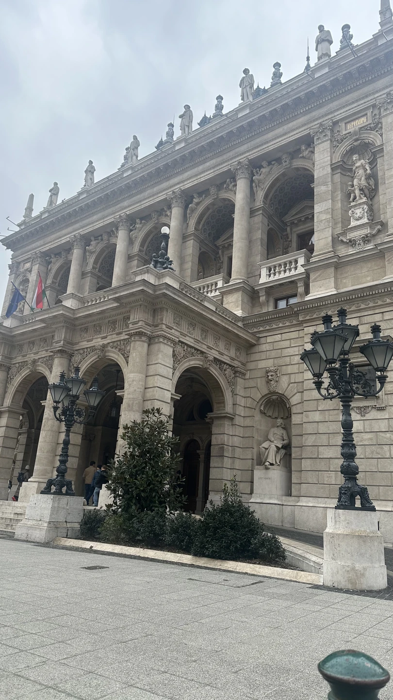 Великолепная экскурсия! Четко организовано и насыщено по содержанию! Артистично и с чувством юмора рассказано!