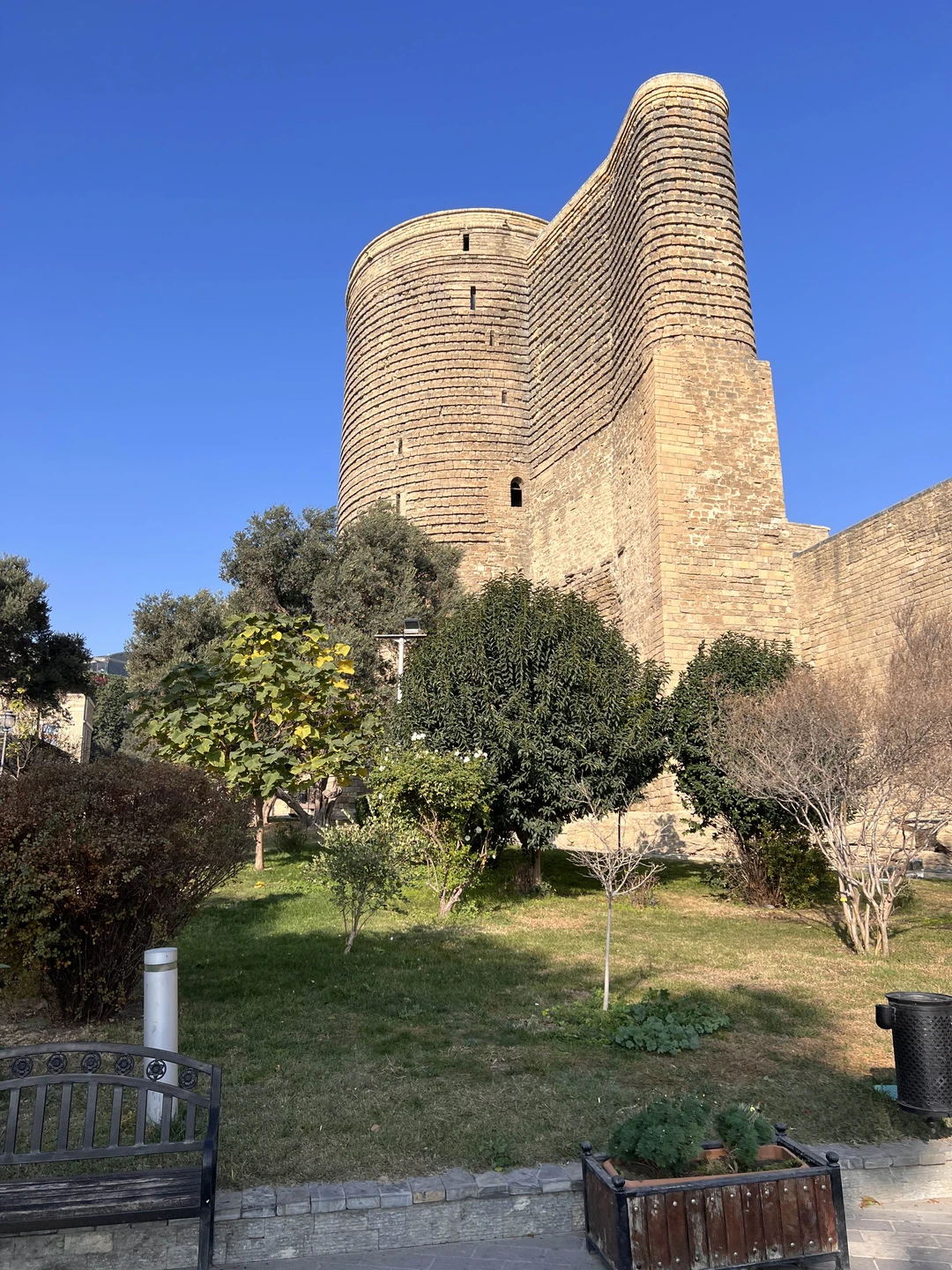 Спасибо большое гиду Гейдару и его супруге за экскурсию по старому городу! В небольшой группе мы