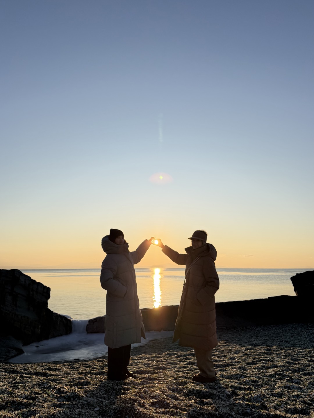 Отличная экскурсия, всё понравилось, вкусный кофе и завтрак, красивый рассвет, нам повезло идеально чистое небо, красивые стекляшки