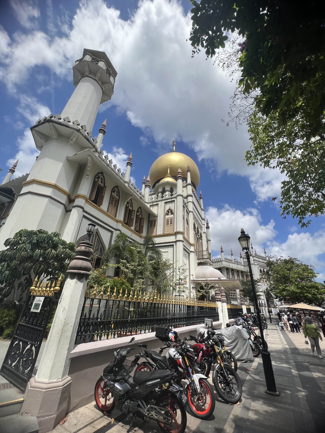 Прекрасная, лёгкая прогулка по этническим кварталам. Гиду Марине спасибо! Непринуждённая беседа, интересные локации, яркие фотографии. Во