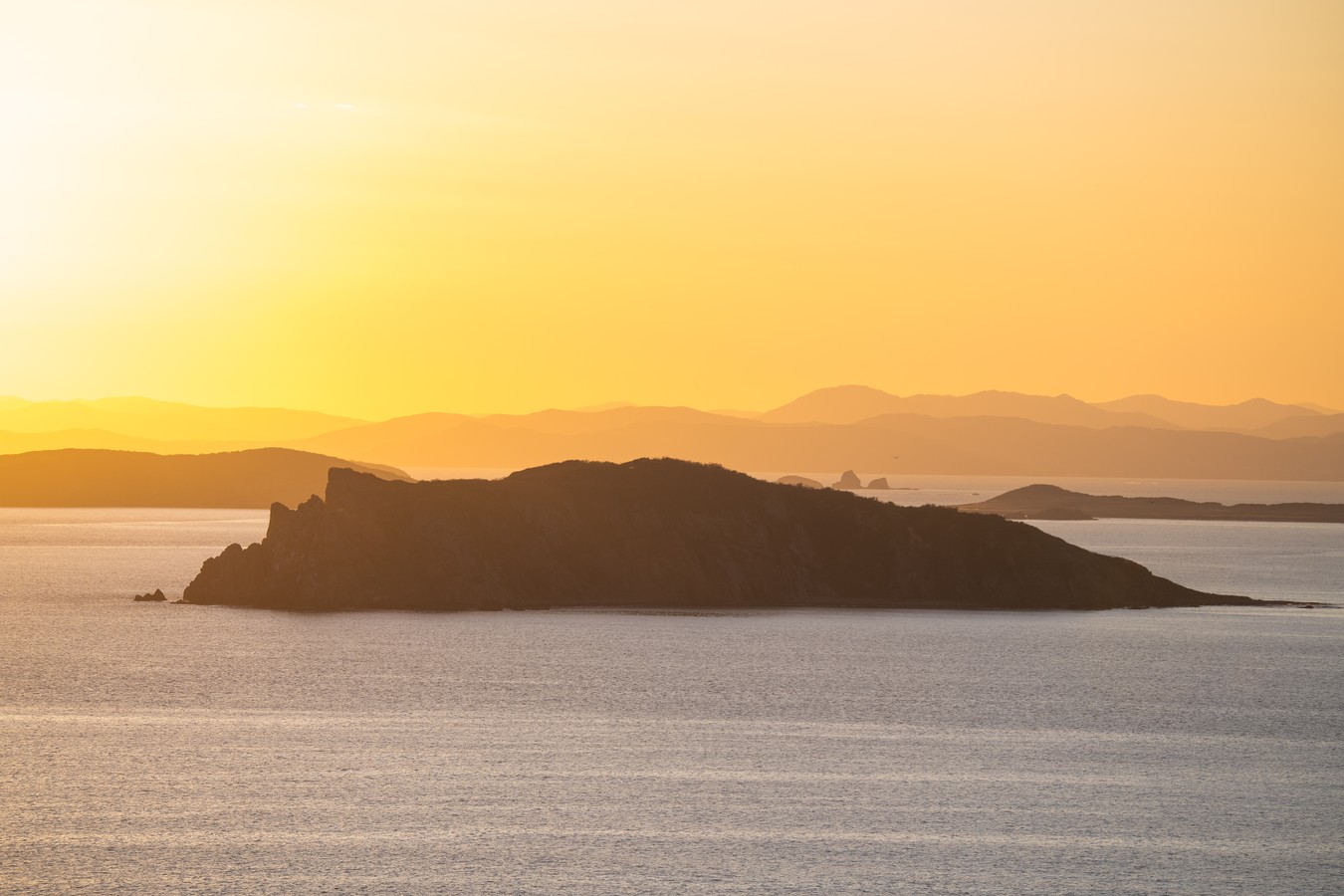 Морская кругосветка вокруг острова Русский — из Владивостока