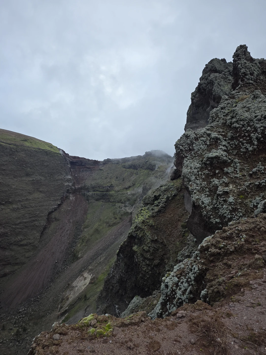 Оказались на несколько дней семьёй в Неаполе. Был один день на экскурсию. Всем хотелось увидеть и