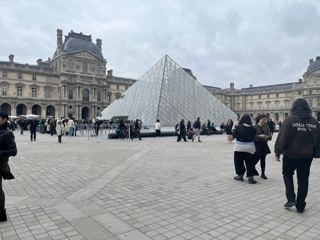 Аудиогид «Обзорная экскурсия по Парижу» (Оксана)
