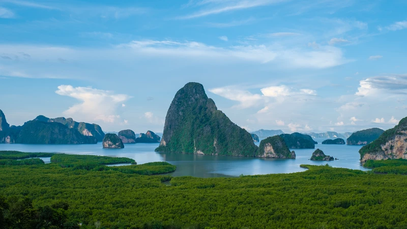 Всё лучшее на Пхукете: самолёты, джунгли и горячие источники