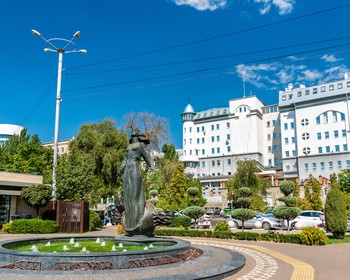 Обзорная экскурсия по Ростову-на-Дону, винодельня «Эльбузд», дегустация напитков и обед с блюдами донской кухни