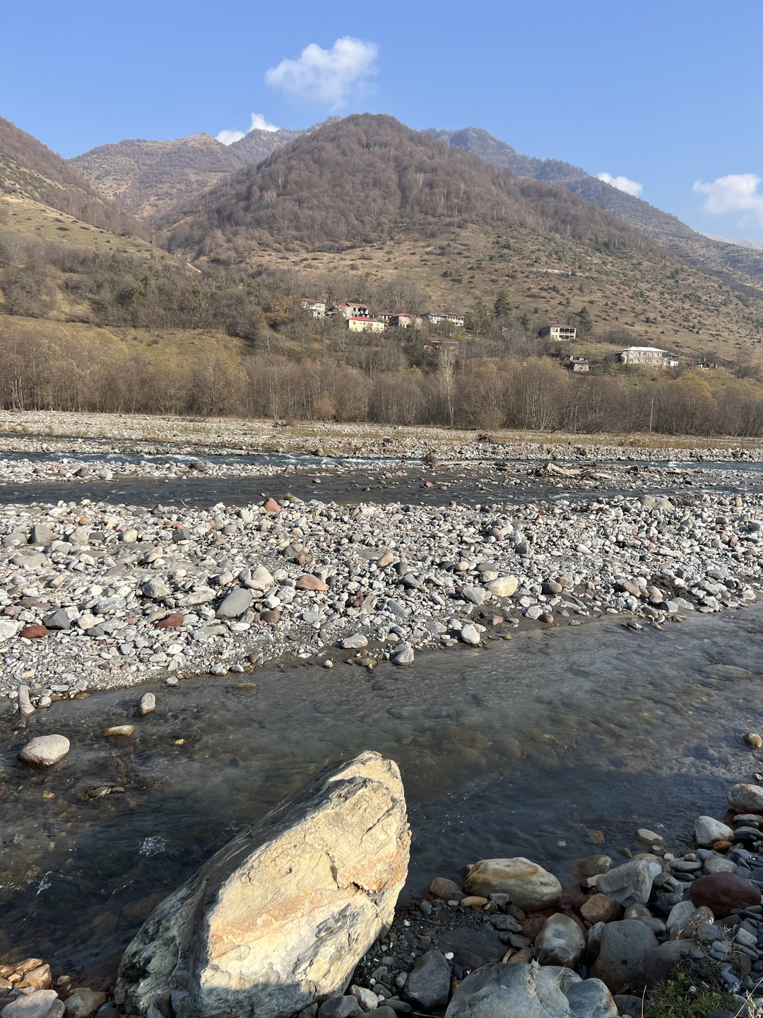 Зураб провел замечательную экскурсию по одним из самых живописных мест Грузии. Пейзажи за окном невероятно радовали