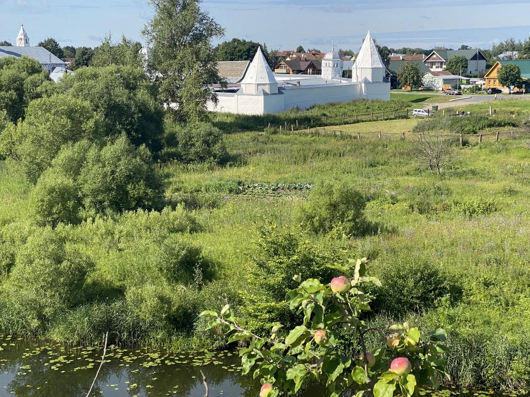 Очень понравился маршрут и гид Сергей! Очень понятно, интеллектуально, аккуратно на машине. Сам маршрут позволяет посмотреть