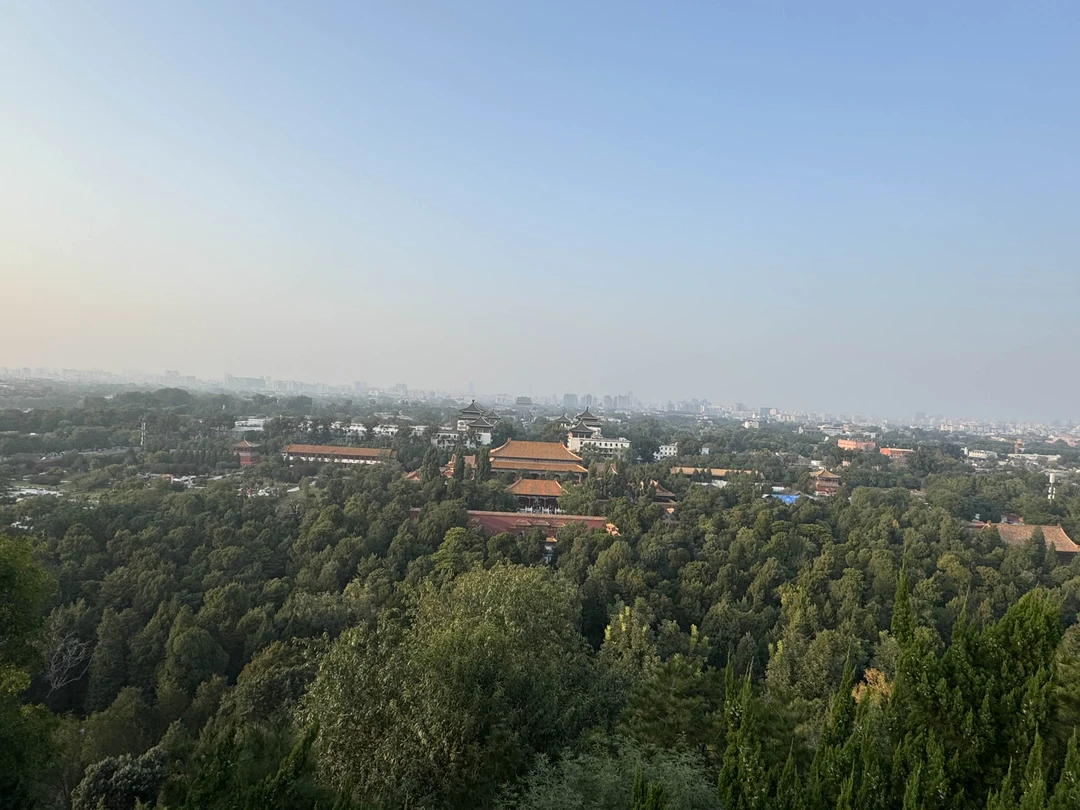 Женя, коренной житель Пекина, замечательный гид с прекрасным русским языком. Очень интересно рассказал о каждом объекте