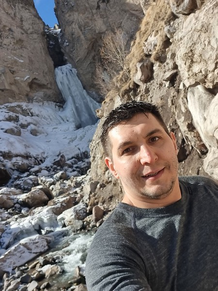 Сильная энергетика гор, живописная природа на протяжении всего пути. Спасибо гиду Исламу за весёлую и непринужденную беседу и аккуратное вождение